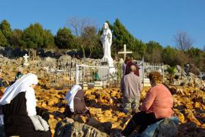 people_praying_Medjugorje