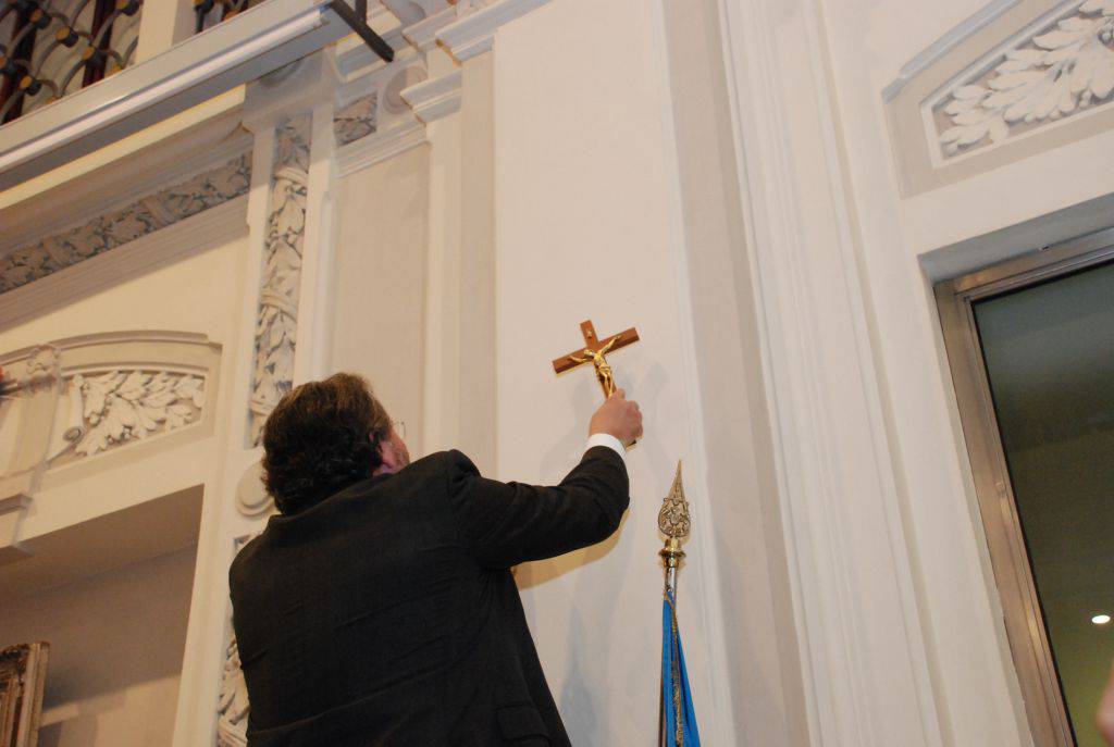 Salvini chiede che il crocifisso ritorni nelle scuole e negli uffici pubblici