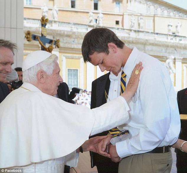 Peter Srsich, un miracolo di Papa Benedetto XVI