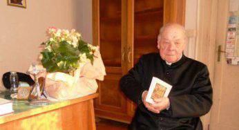 Si chiama Monsignor Bruno Fava, ha 90 anni e combatte il demonio