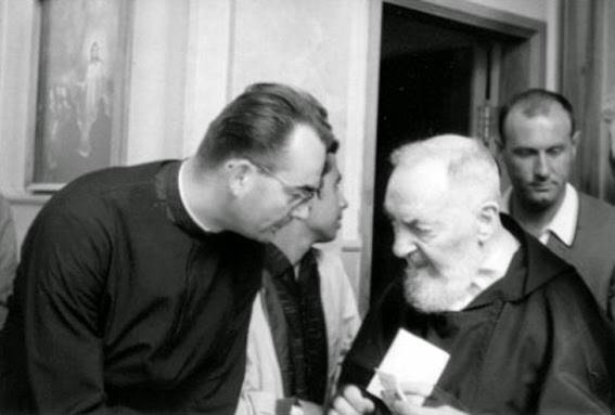 Abbé Derobert con Padre Pio 567 contr