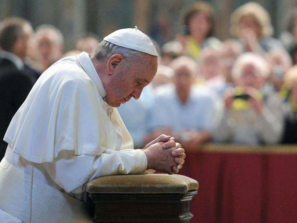 Papa Francesco Se Vuoi Ottenere Una Grazia Fai Questa Preghiera A Maria La Luce Di Maria