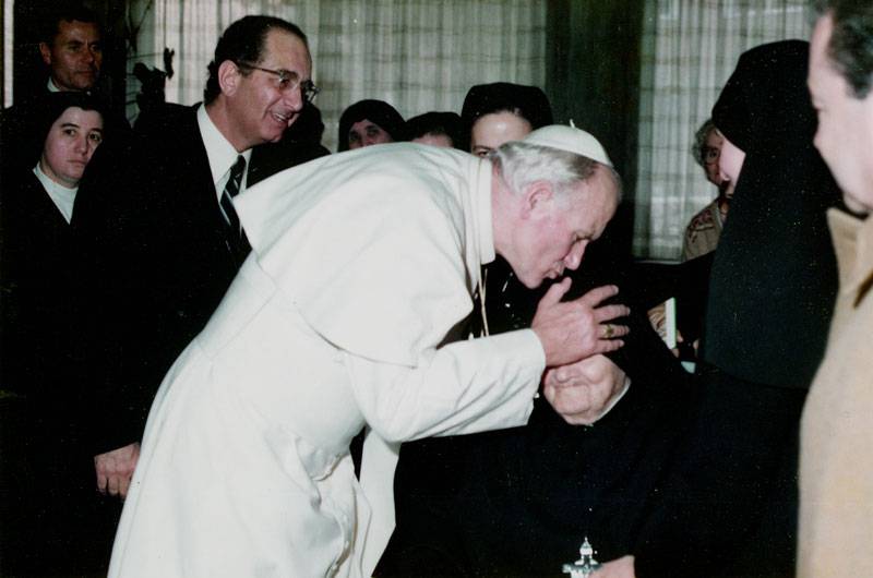 Il Miracolo che ha reso Beata Madre Speranza. La Luce di Maria Il Miracolo che ha reso Beata Madre Speranza. La Luce di Maria