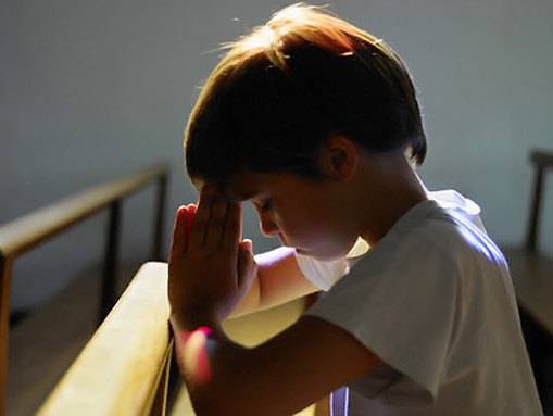 Bambino di 8 anni prega il Santissimo e ottiene una grazia per la