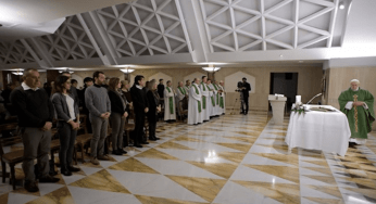 Santo Padre: la donna porta l’armonia che fa del mondo una cosa bella