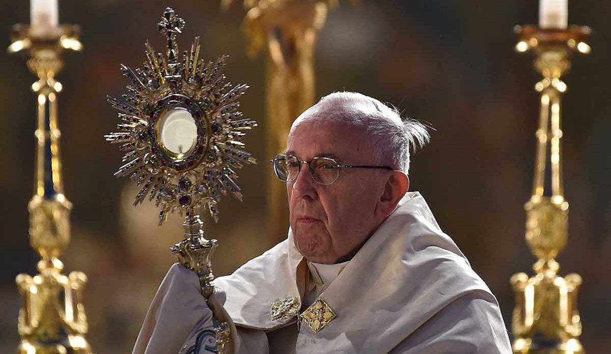 Papa Francesco corpus domini
