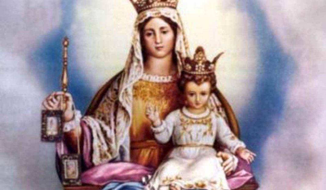 La Madonna del Carmelo apparsa per offrirci la protezione dello scapolare