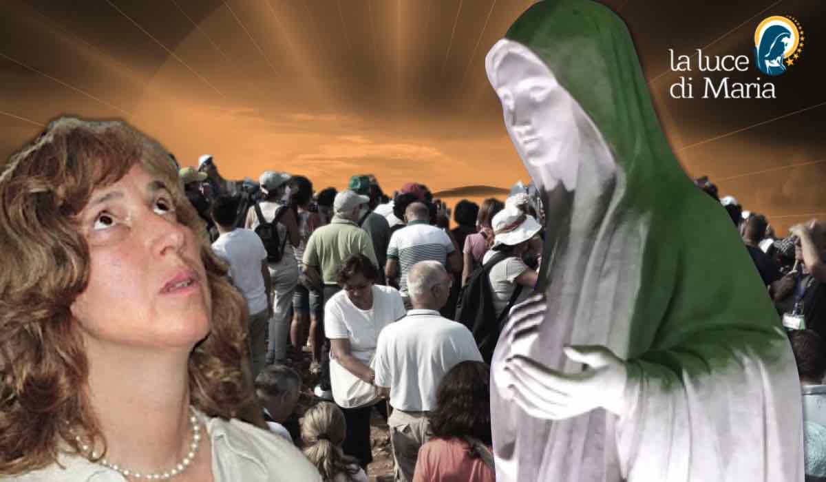 medjugorje presenti toccano manto