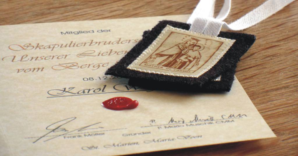 Ecco come lo scapolare salvò la vita di un sacerdote