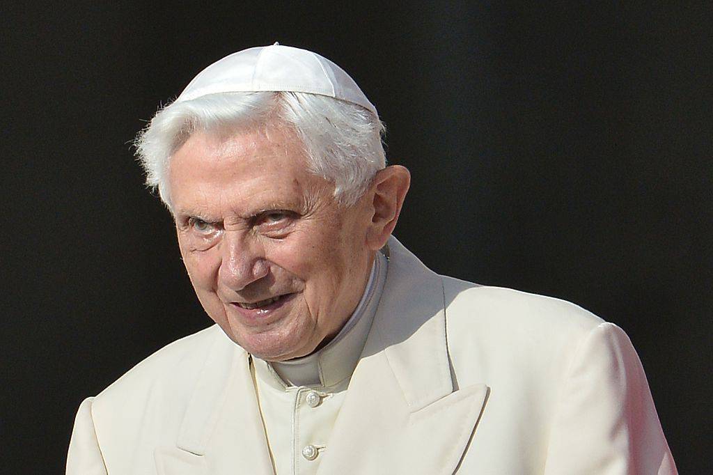 Benedetto XVI ed il doppio stolto pregiudizio da abbattere