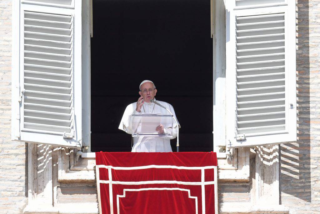 Angelus, papa Francesco: "Ogni battezzato deve annunciare il Vangelo"