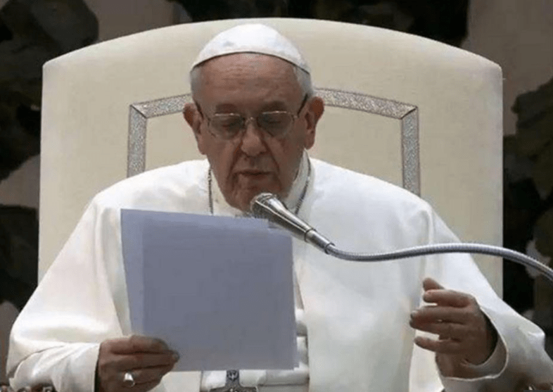 Papa Francesco: "Viviamo in unione con Cristo e con atteggiamento di amore"