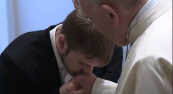 Papa Francesco riceve il padre di Alfie Evans: “Sono commosso dal tuo coraggio”