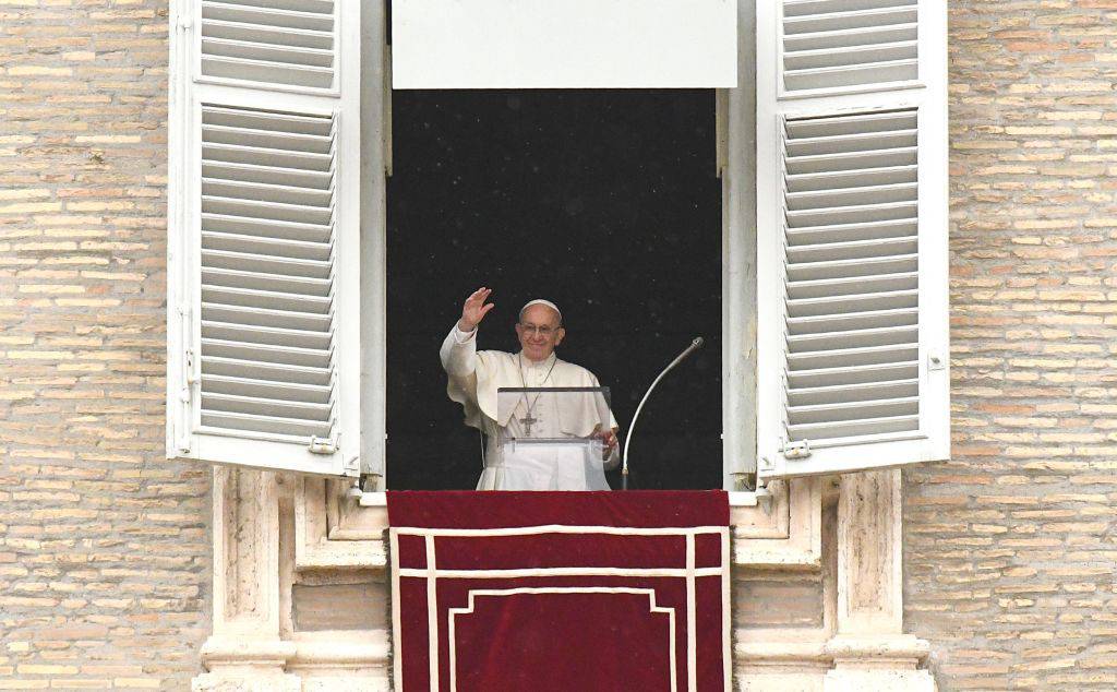 Papa Francesco: “Fate il segno della croce quando vi sentite in pericolo”