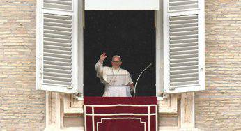 Papa Francesco: “Fate il segno della croce quando vi sentite in pericolo”