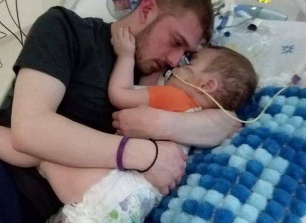 Caso Alfie Evans: false speranze e ostinazione anti curativa