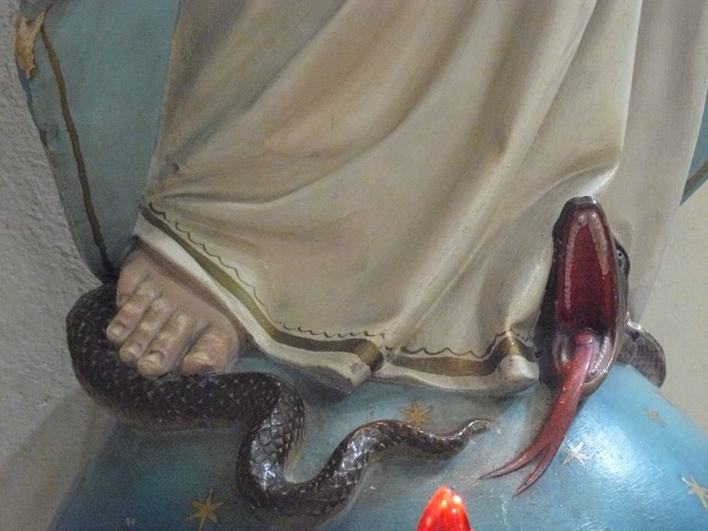 La Vergine schiaccia la testa del serpente: così vinceremo