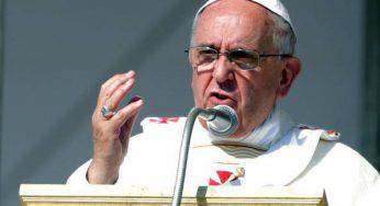 Papa Francesco: “L’economia di oggi uccide, è votata solo al denaro”