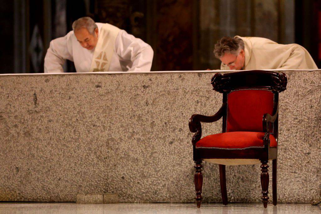 La Chiesa chiude alla possibilità di ordinare come sacerdoti le donne