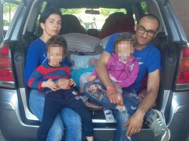 Famiglia costretta a vivere in macchina, l'Italia si mobilita per aiutarla