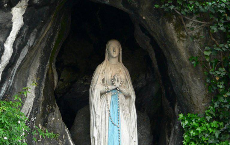 Preghiera alla Madonna di Lourdes per ottenere una grazia