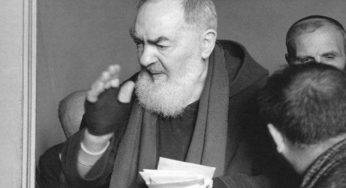Padre Pio quel segno dalla finestra della sua cella era proprio per lei