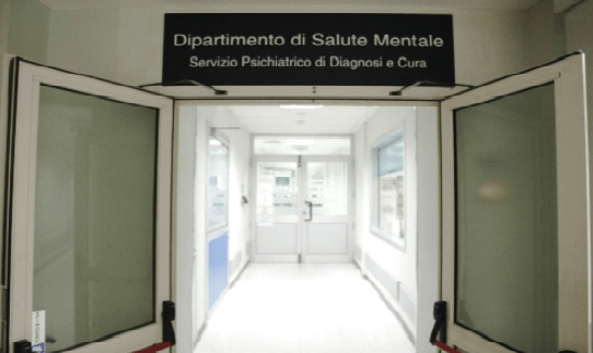 Dramma a Caserta: immigrato aggredisce e uccide paziente in ospedale 