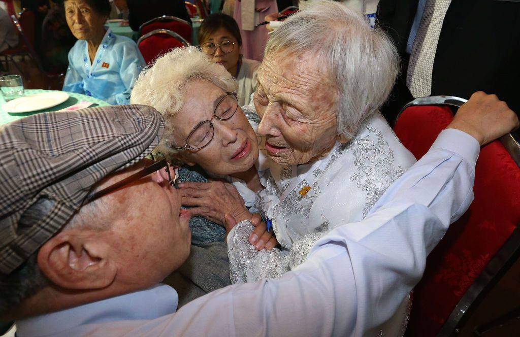 Corea: 60 anni dopo la guerra le famiglie divise si riuniscono