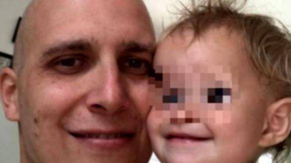 Malato terminale dona una autobiografia alla figlia