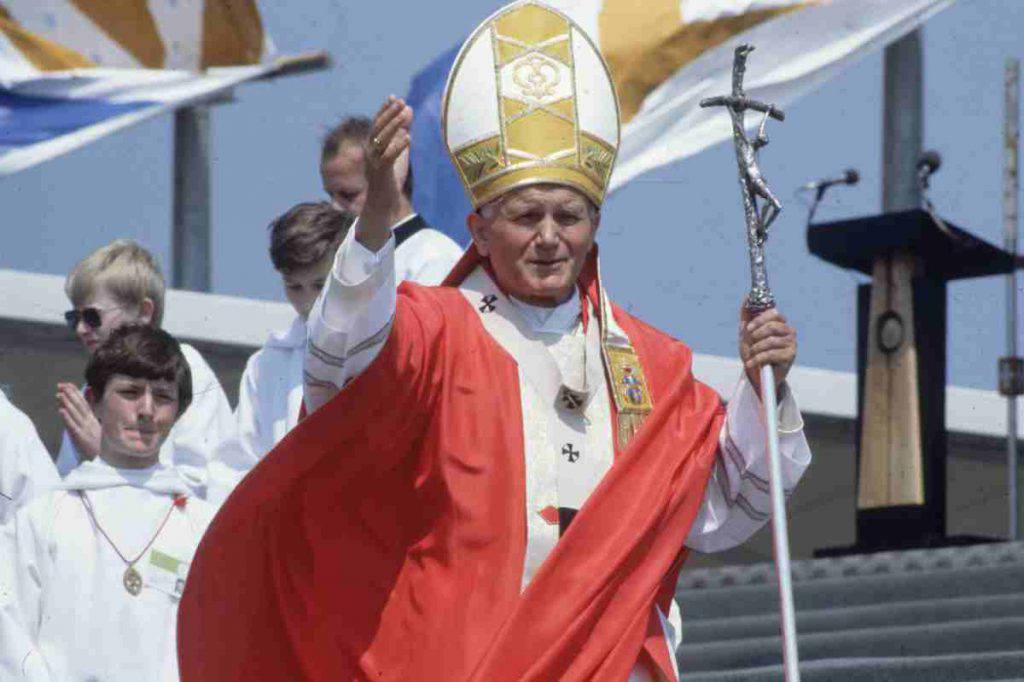 Giovanni Paolo II, Ruini: "Centinaia di miracoli già in vita"