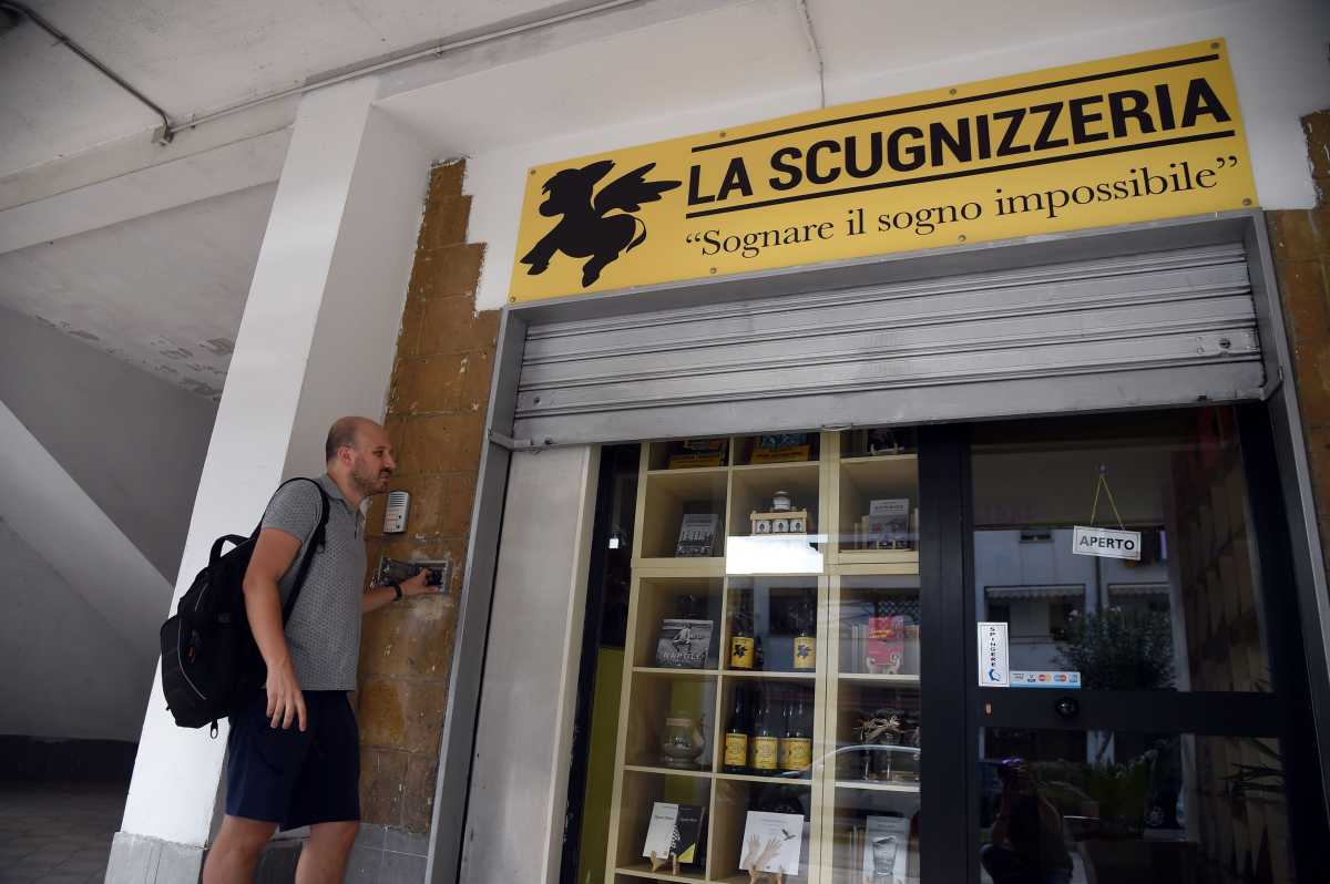 la scugnizzeria scampia libreria