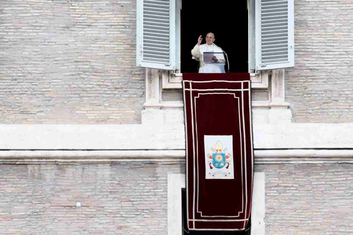 "Per essere santo bisogna portare la croce