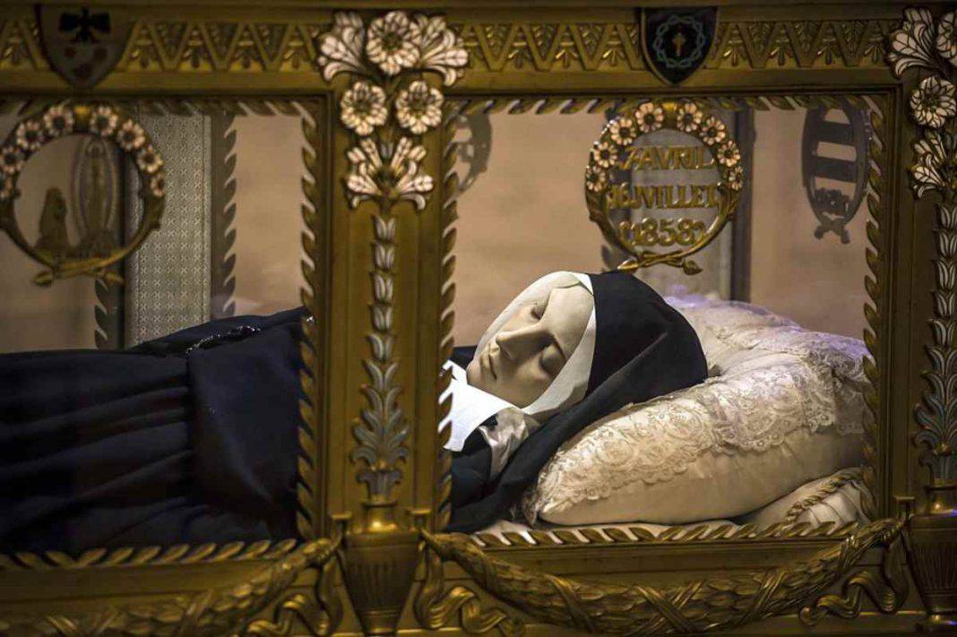 Santa Bernadette: riesumata 3 volte. Il corpo è incorrotto