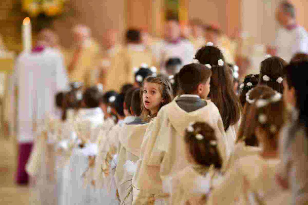 Prima Comunione Perchè si celebrano le proprio a maggio? Prima Comunione Perchè si celebrano le proprio a maggio?