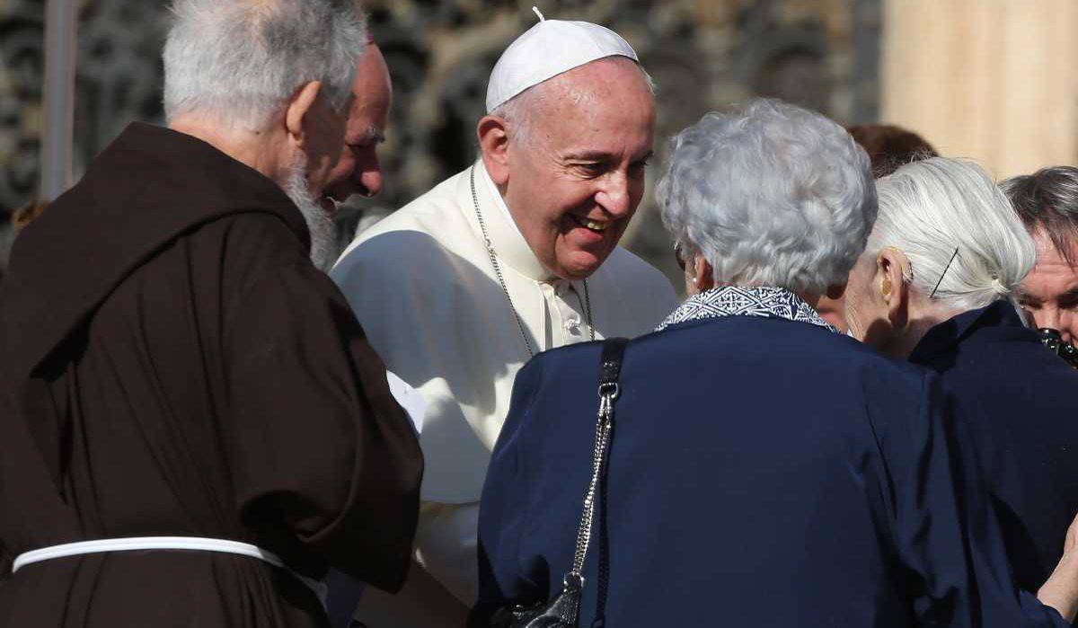 papa francesco anziani