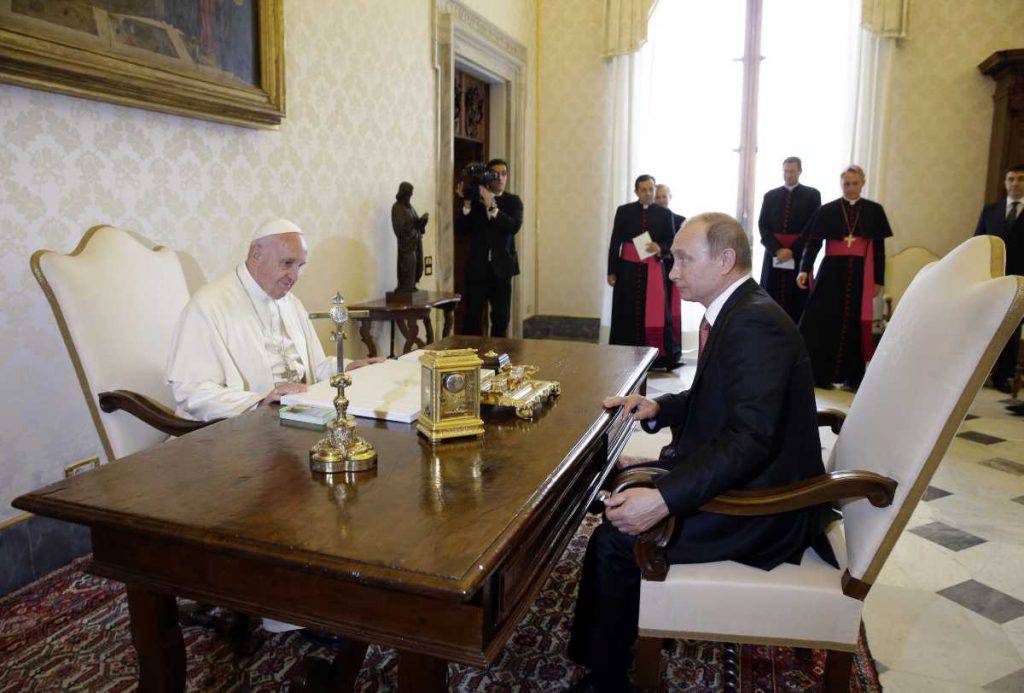 papa francesco putin gettyimages