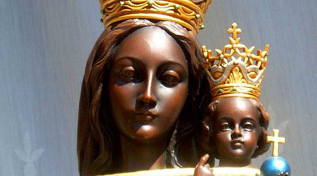 Madonna di Loreto statua