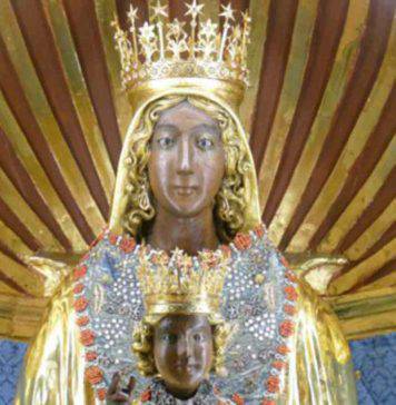 Madonna nera di Viggiano statua
