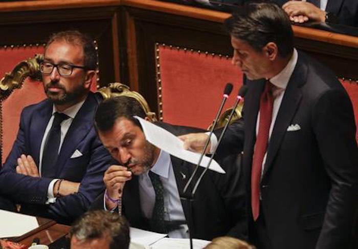 Salvini Bacia il Rosario in Parlamento