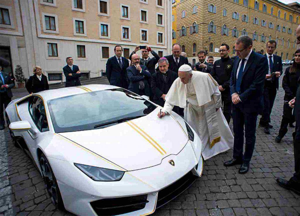Papa Francesco Lamborghini