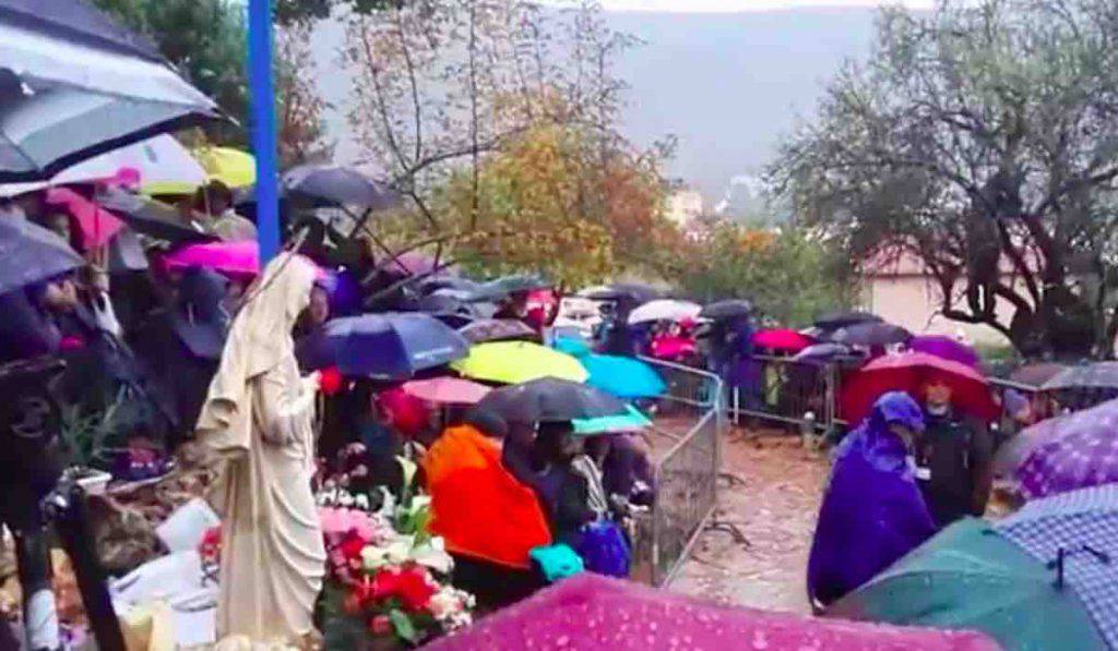 Medjugorje messaggio 2 Novembre 2019 - fedeli in attesa