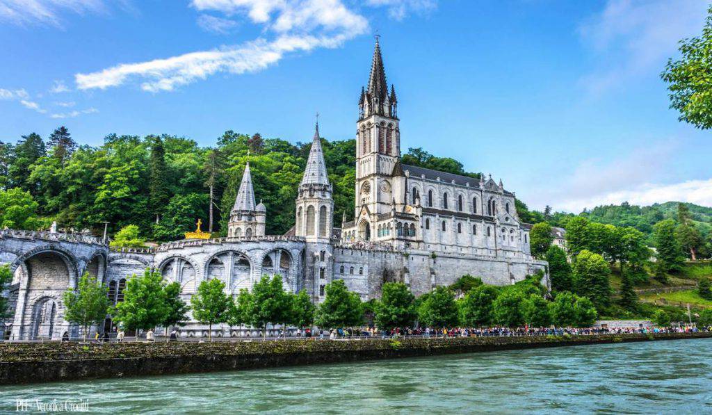 santuario lourdes chiusura