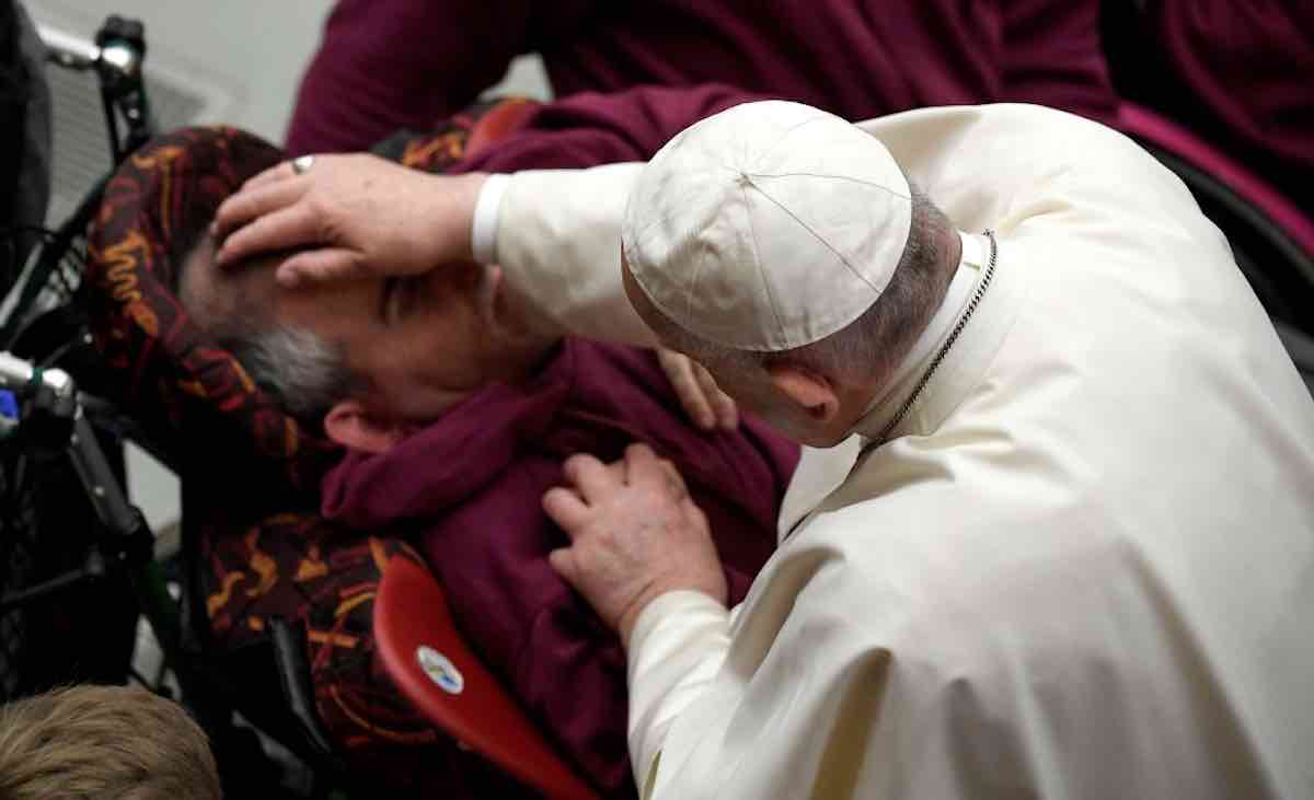 Papa Francesco ai sacerdoti andate dai malati
