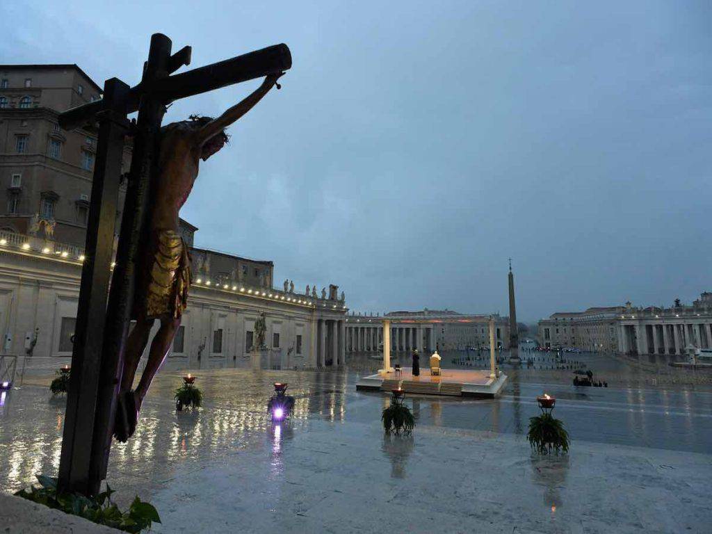 Crocifisso miracoloso danneggiato a causa della pioggia