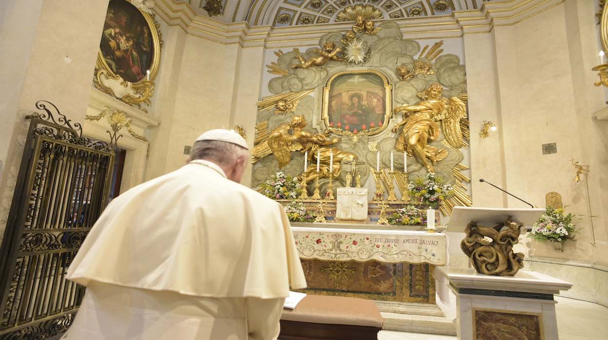 Papa Francesco pronuncia l'atto di affidamento alla Madonna del Divino Amore per l'emergenza Coronavirus