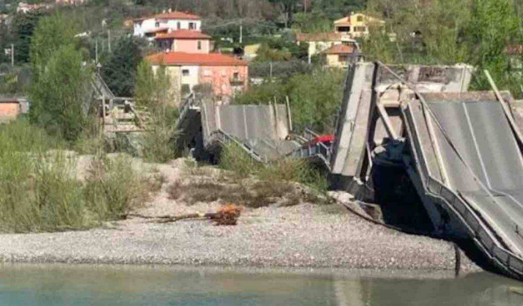 Ponte crollato Albiano La Spezia Val di Magra