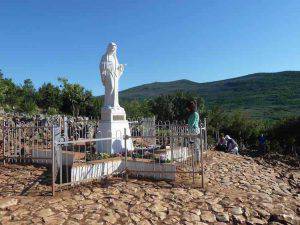 La Collina delle prime apparizioni della Madonna a Medjugorje 