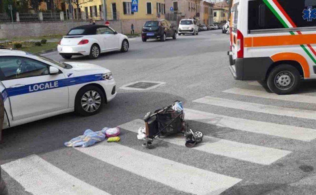 Bimba travolta sul suo passeggino da un'auto, è gravissima.