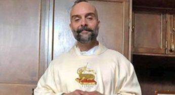 Parroco fuori controllo celebra nozze gay poi si ravvede e si dimette