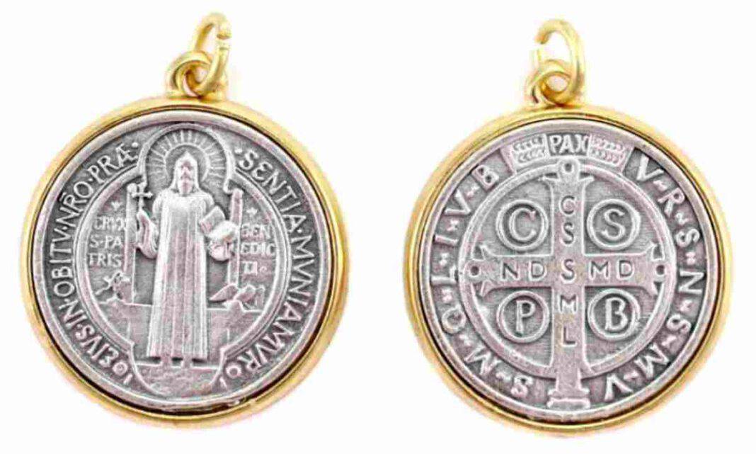 La medaglia/croce di San Benedetto un “tesoro” da tenere con fede